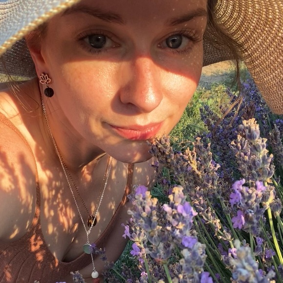 Meet your Posher, Caity - Picture 1 of 1